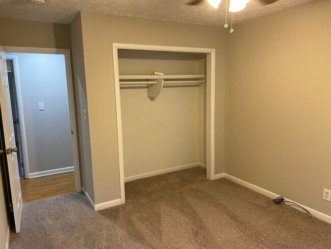 Building Photo - Charming 3-Bed, 2-Bath Ranch in Decatur with Fenced Yard!