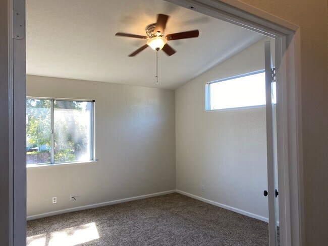 Building Photo - 8765 Clay Glen Way