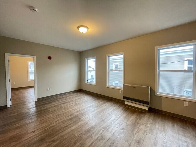 Building Photo - 463 Beech St