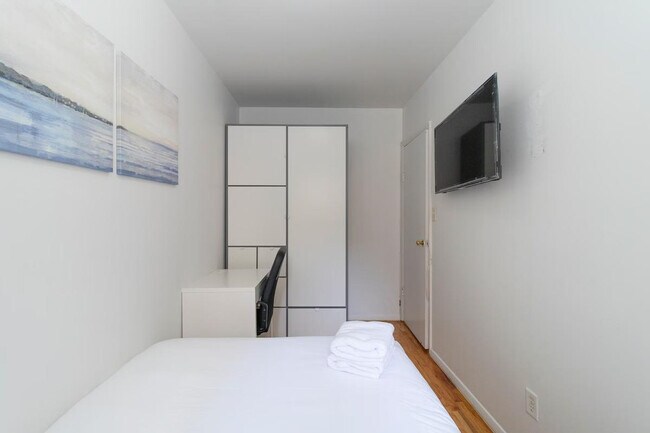 Building Photo - 1819d 2nd Ave