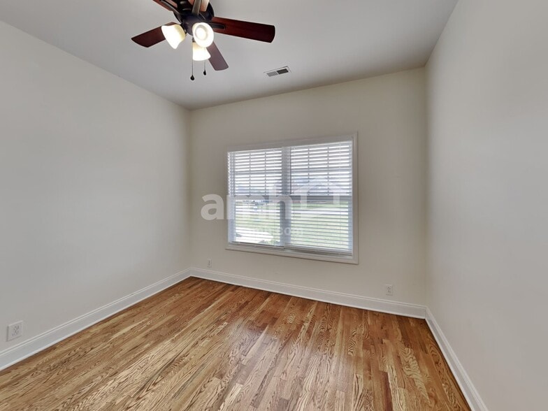 Building Photo - 1030 Spring Creek Dr