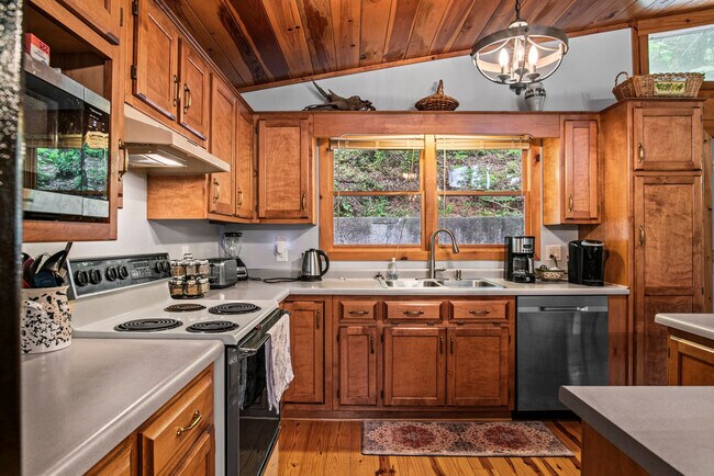 Building Photo - 410 Dogwood Ln
