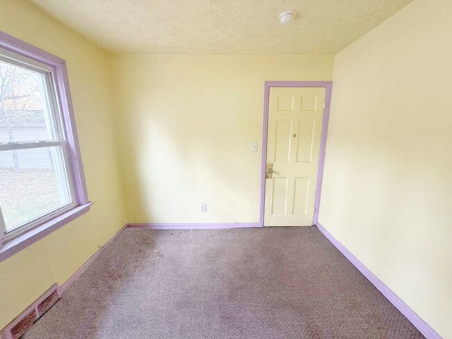 Building Photo - 3 BED, 1 BATH BEAUTIFUL SINGLE-FAMILY HOME IN CLEVELAND!