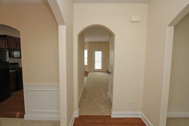 Building Photo - 728 Castle Top Ct SE