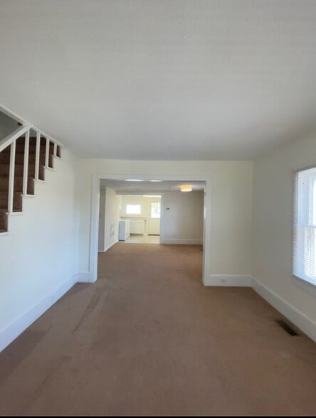 Living Room - 25711 Cave Neck Rd