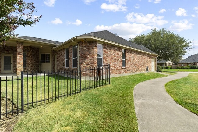 Building Photo - 521 Ironwood Forest Dr