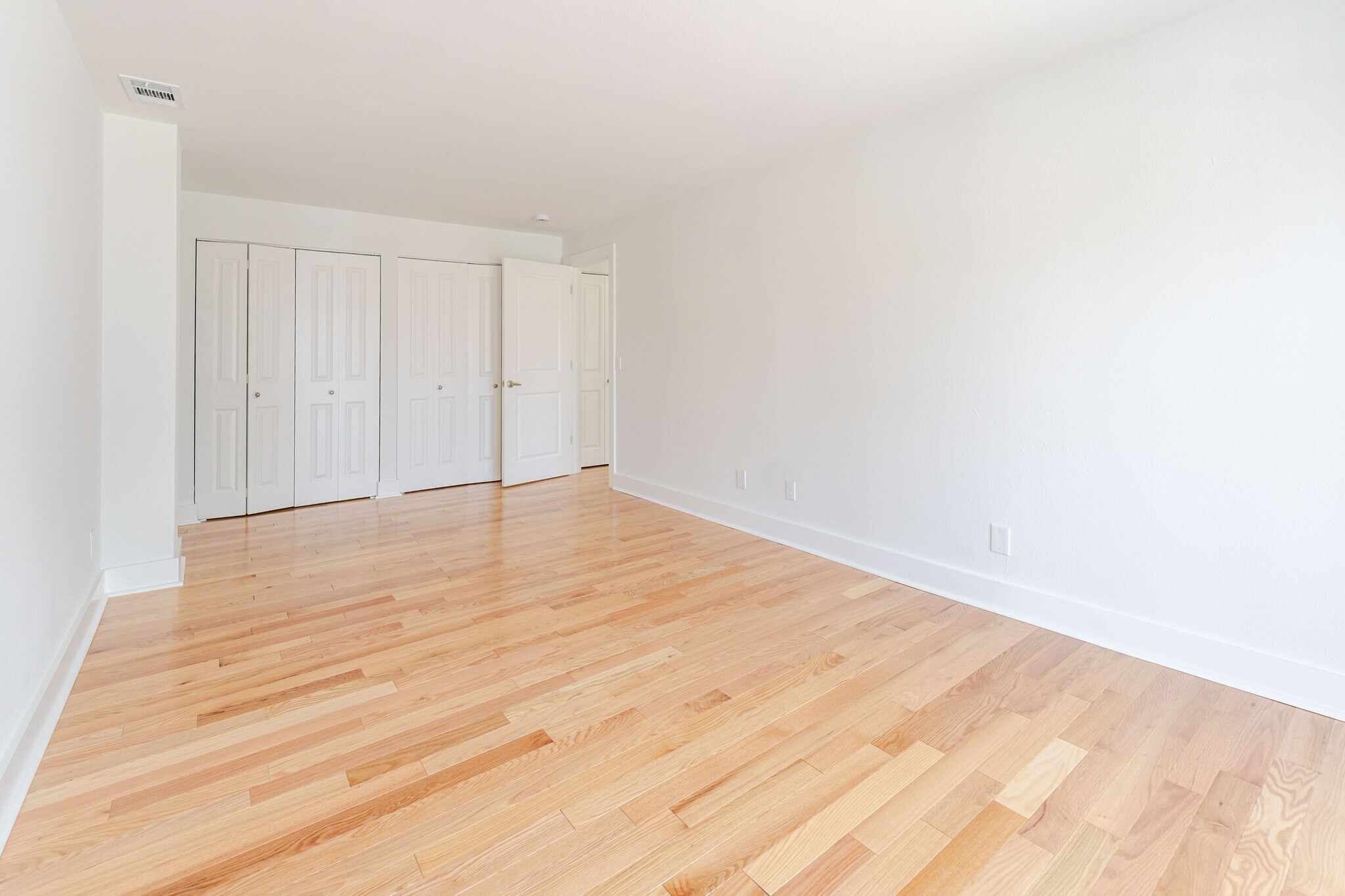 Building Photo - 5630 Pershing Ave