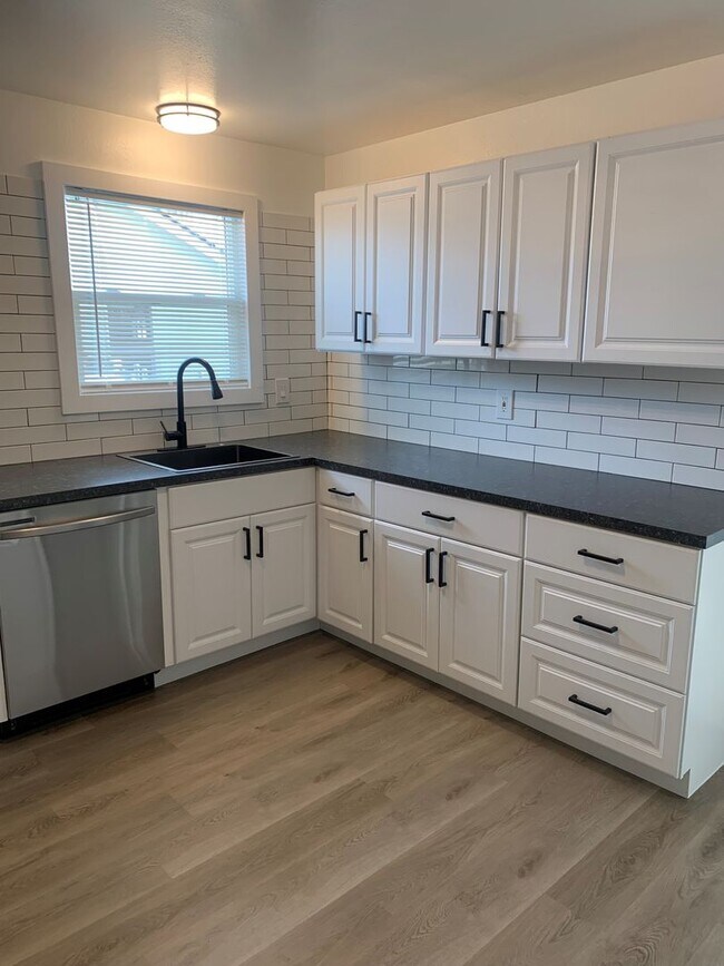 Building Photo - 2457 Orchard Way