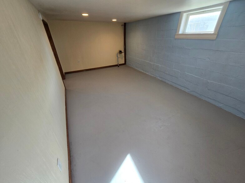 Building Photo - 1215 Fairway St