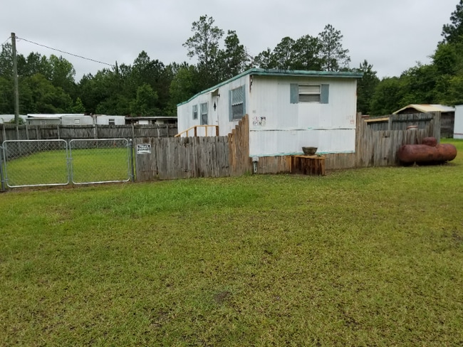 Building Photo - 41 Thicket Rd