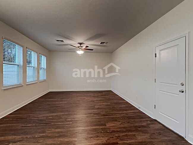 Building Photo - 945 Heavenly Drive