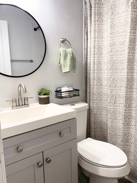 Building Photo - 2743 34th Ave N