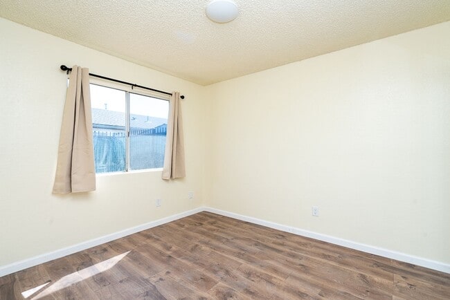 Building Photo - 2 BR 1 BA in Hemet. Unit in a single story...