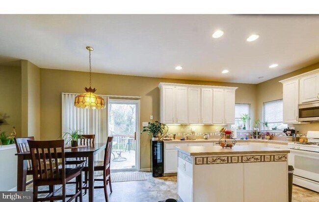 Building Photo - 9 Buttonwood Dr