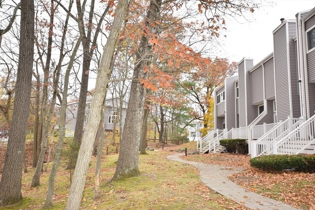 Building Photo - 255 North Rd