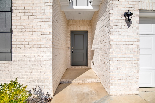 Building Photo - Spacious 4 bed cul-de-sac home in Bellview