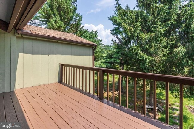 Building Photo - 7 Belaire Way