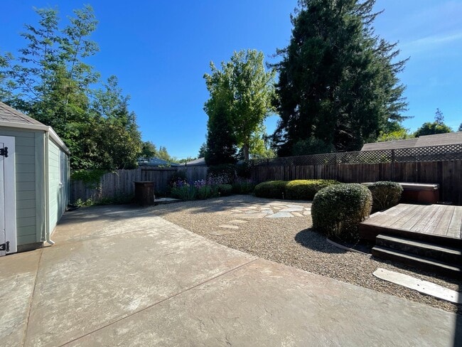 Building Photo - Charming Home on Cul-de-Sac w/Jacuzzi, Fireplace, Garage || Minutes from Downtown Napa!