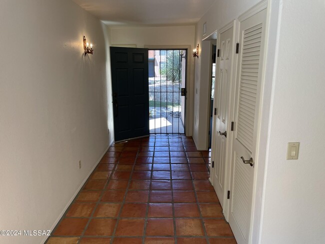 Building Photo - 5380 N Calle Del Rocio