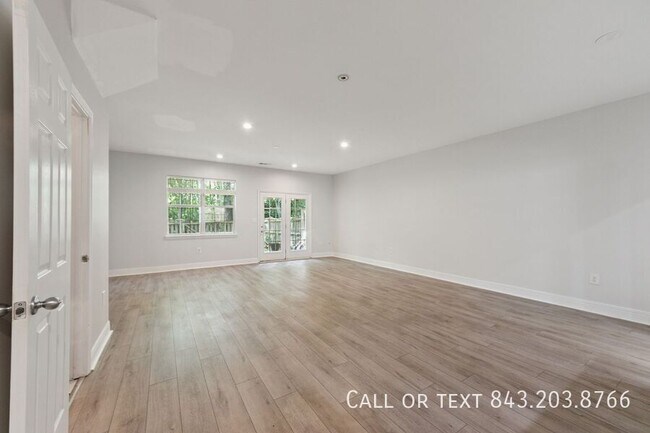 Building Photo - 4585 Great Oak Dr