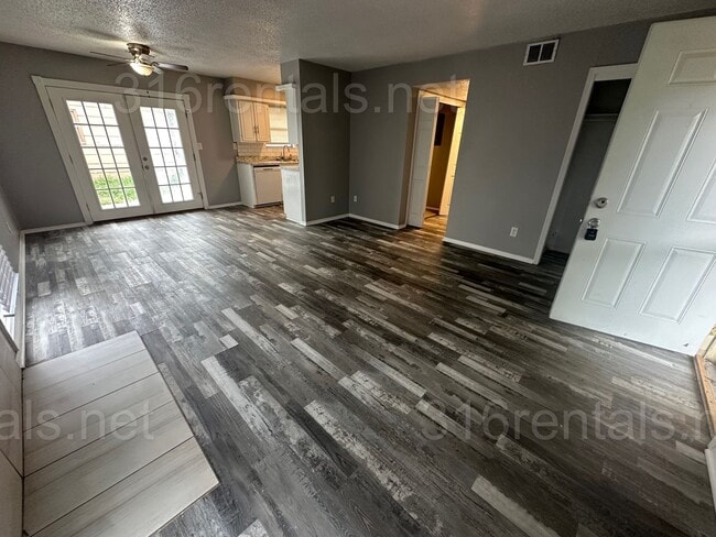 Building Photo - $895 - 2 bed 1 bath - Duplex