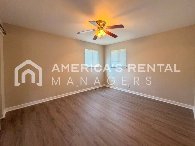 Building Photo - Updated Home for Rent in Birmingham, AL - Just minutes from Oxmoor Road!