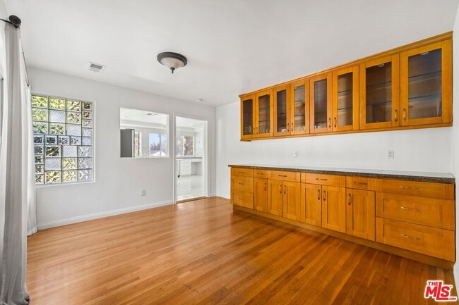 Building Photo - 1050 Centinela Ave