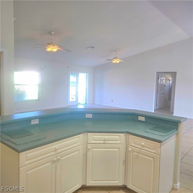 Building Photo - 3315 SW 8th Ct