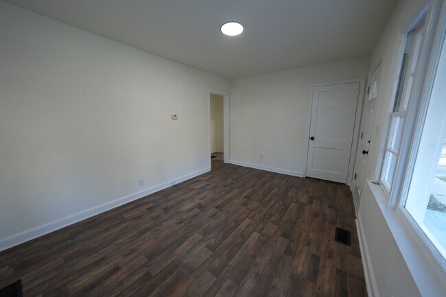 Building Photo - Newly renovated 2bedroom 1 bathroom for rent!