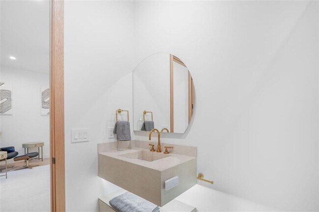 Building Photo - 1736 Cox Rd