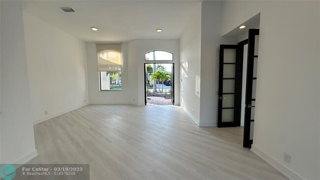 Building Photo - 2550 Jardin Terrace