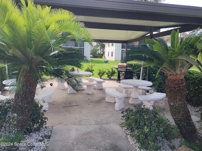 Building Photo - 200 St Lucie Ln