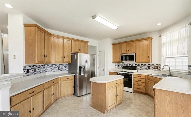 Building Photo - 9613 Laurel Oak Dr