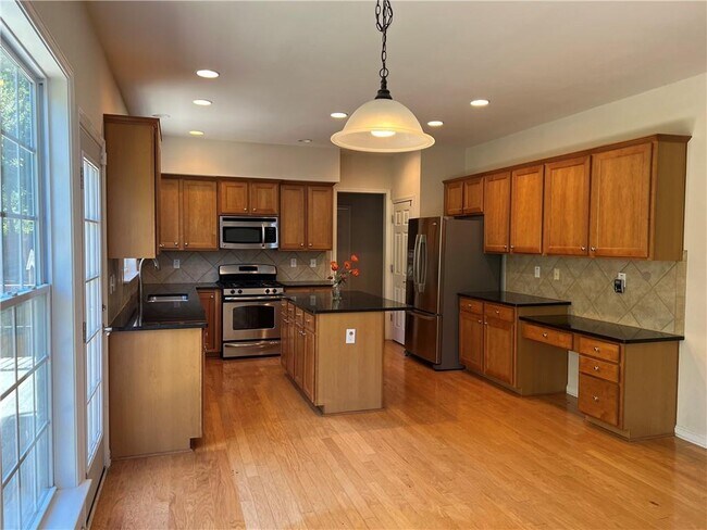Building Photo - 610 Cricklewood Dr