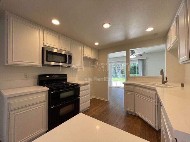 Building Photo - 21909 Huron Ln