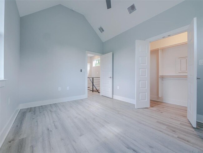 Building Photo - 1042 Rosemont St
