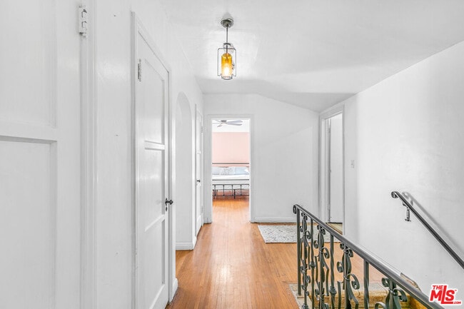 Building Photo - 1530 Valley View Rd