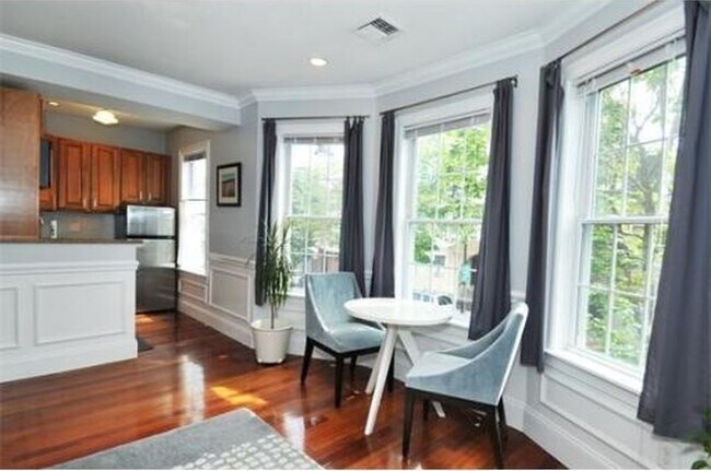 Building Photo - 613-615-615 Dorchester Ave