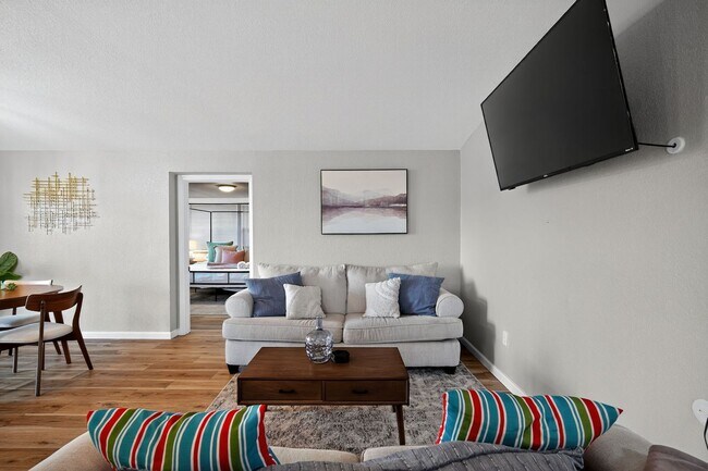 Building Photo - Discover lakeside living at its finest.