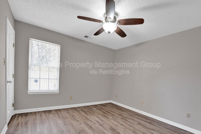 Building Photo - 3014 Meadows Ln