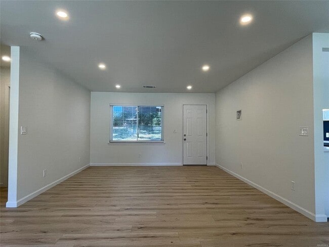 Building Photo - 501 Avondale Rd