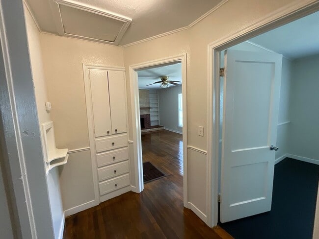 Building Photo - 308 E Kittyhawk Dr