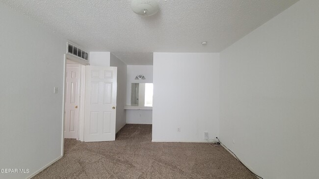 Building Photo - 1405 Cessna Dr