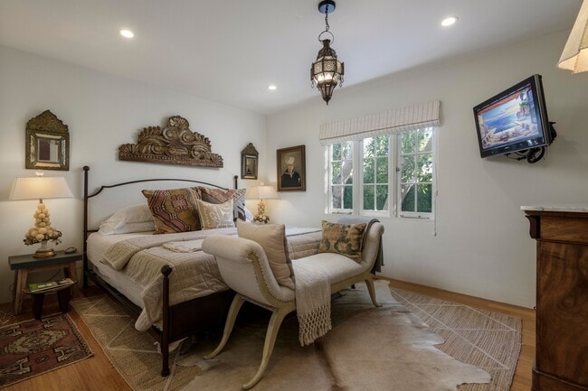 Building Photo - 3109 Calle Cedro