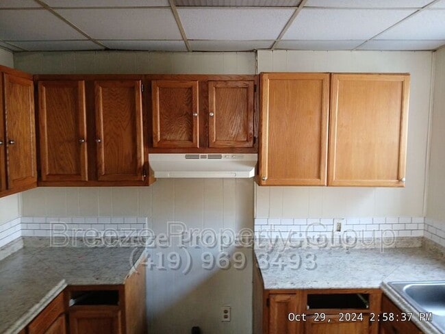 Building Photo - 244 Knower St