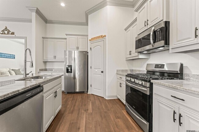 Building Photo - 40053 Maddie Dr