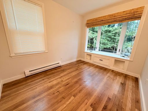 Building Photo - Great 2 bed home, fully fenced backyard in desirable Olympic Hills! Available Now!