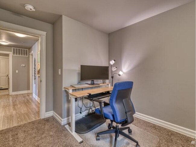 Building Photo - 6554 Hunt Highlands Loop