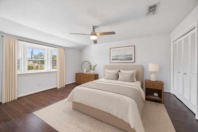 Building Photo - 671 N Post Oak Ln