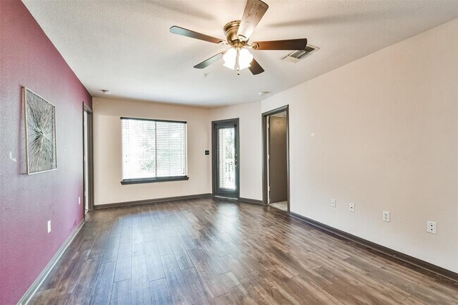 Building Photo - 529 Southwest Pkwy